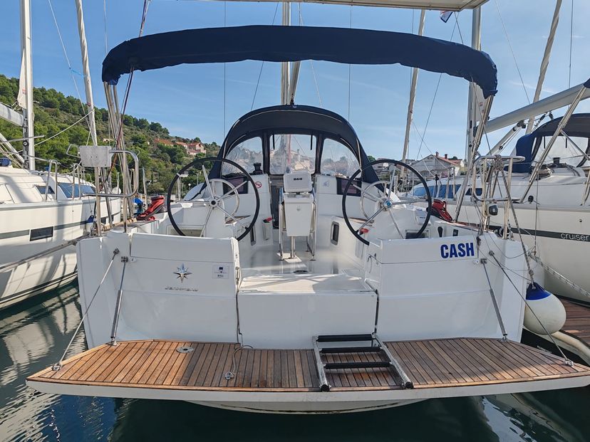 Jeanneau 38 Cash
