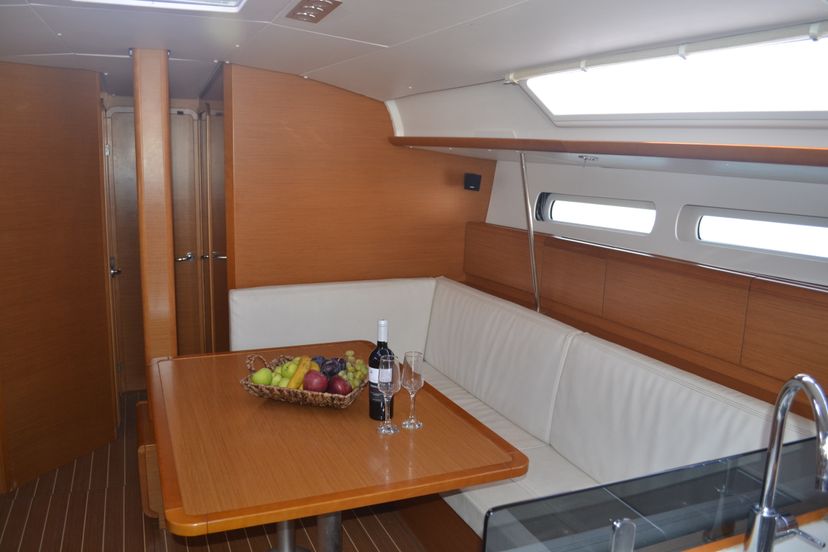 Jeanneau 43 Triada