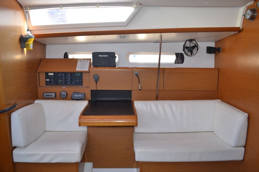 Jeanneau 43 Triada