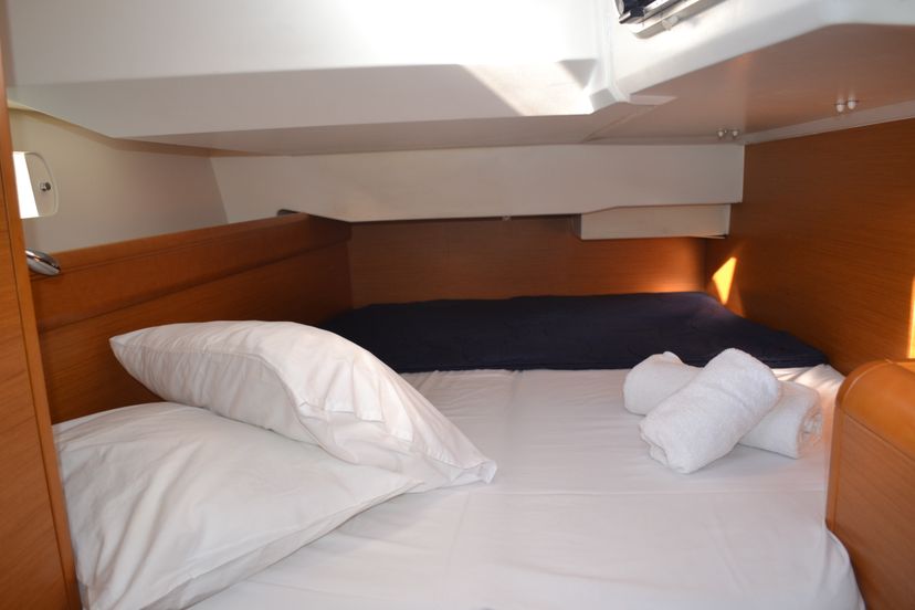 Jeanneau 43 Triada
