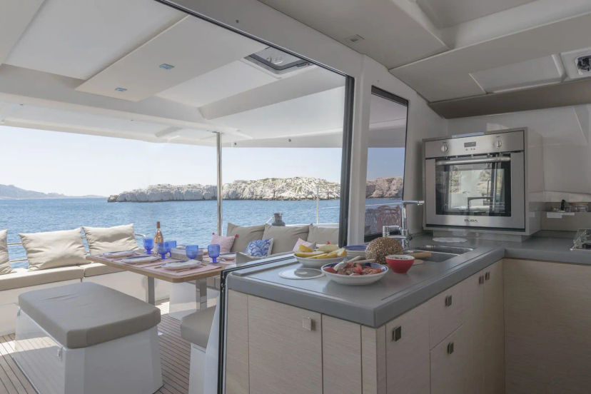 Fountaine Pajot ASTRÉA 42 Amici