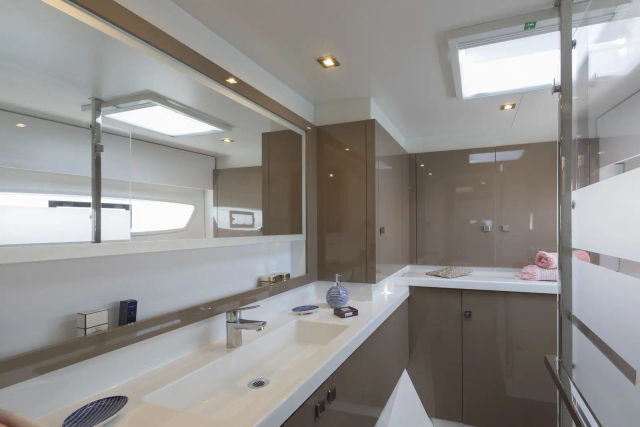 Fountaine Pajot ASTRÉA 42 Amici