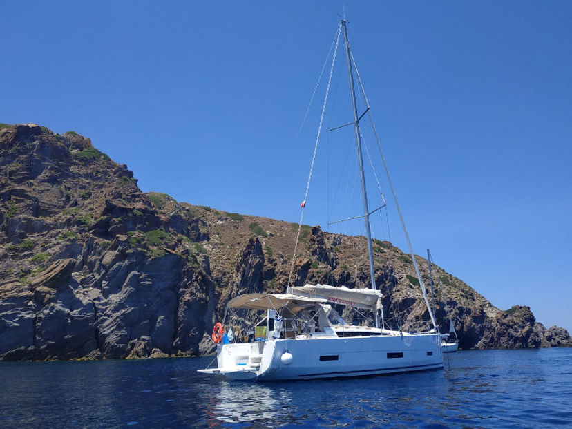 Dufour Yachts GRAND Friend Planet