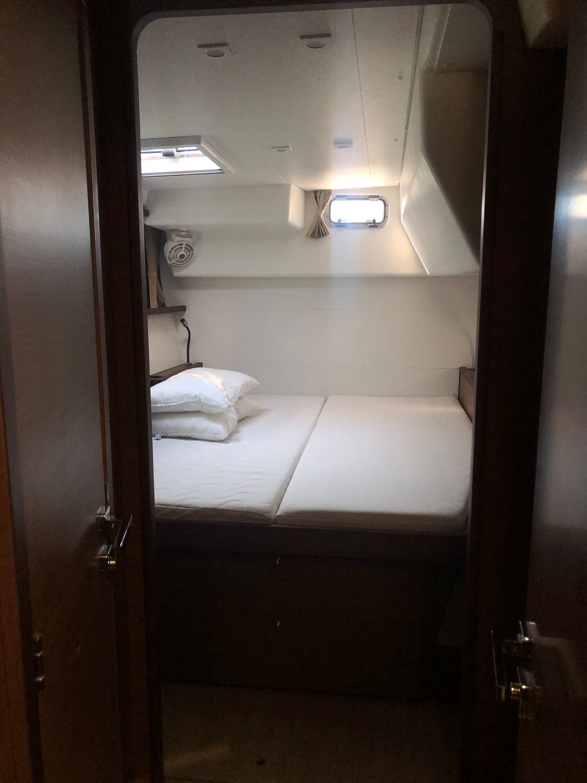 3250300806301496_L450cabin.JPG