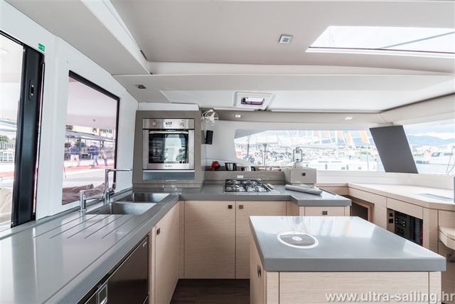 Fountaine Pajot SAONA 47 DESAFINADO