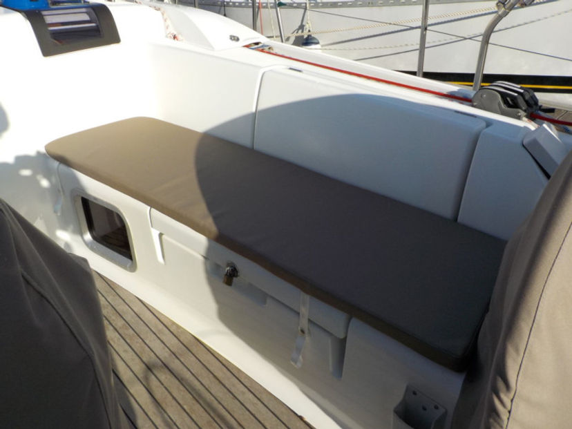 Jeanneau 43 Sea and Sky