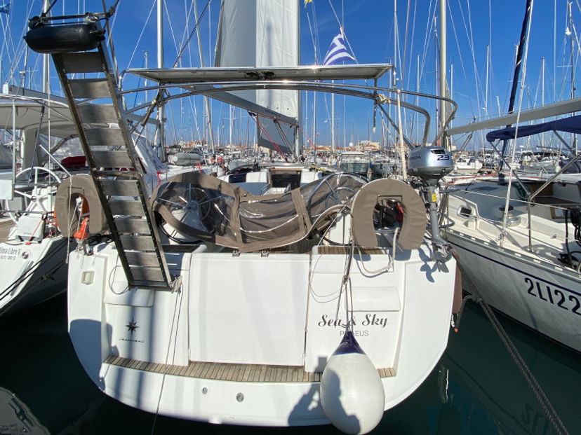 Jeanneau 43 Sea and Sky