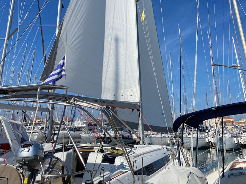 Jeanneau 43 Sea and Sky