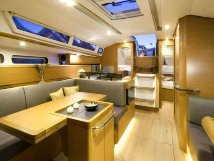 Jeanneau 43 Sea and Sky