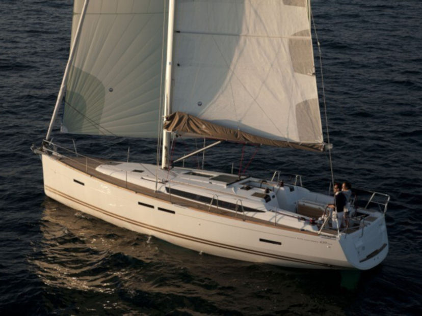 Jeanneau 43 Sea and Sky