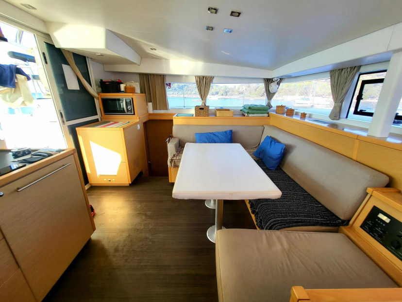 Lagoon 380 S2 Mr Robinson