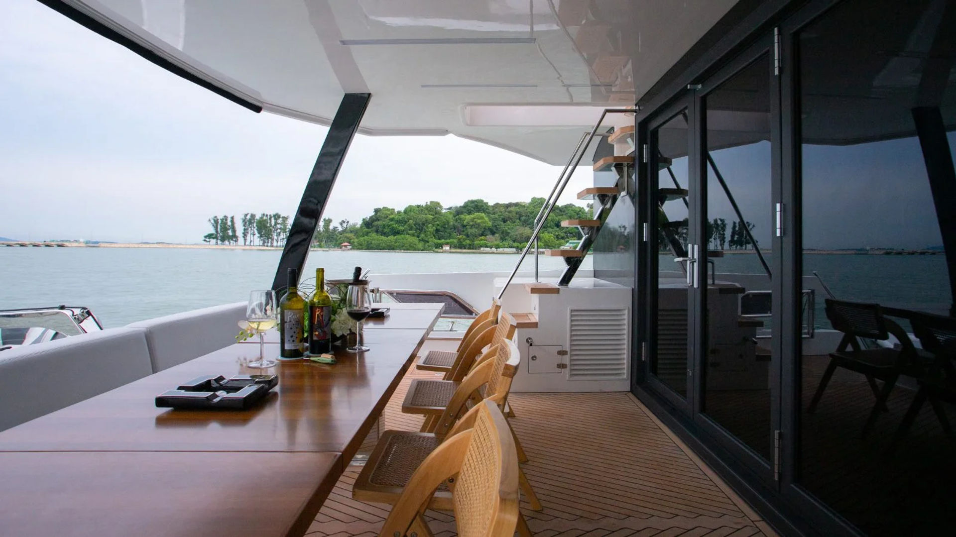 33389-Yacht-dining-lower-deck-1782164733285.webp