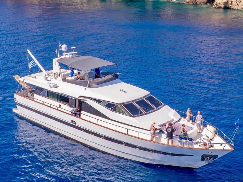 Azimut Private Day Cruise in Kalamata