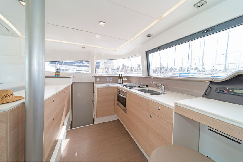 Bali Catamarans 4.1 Anemoskala