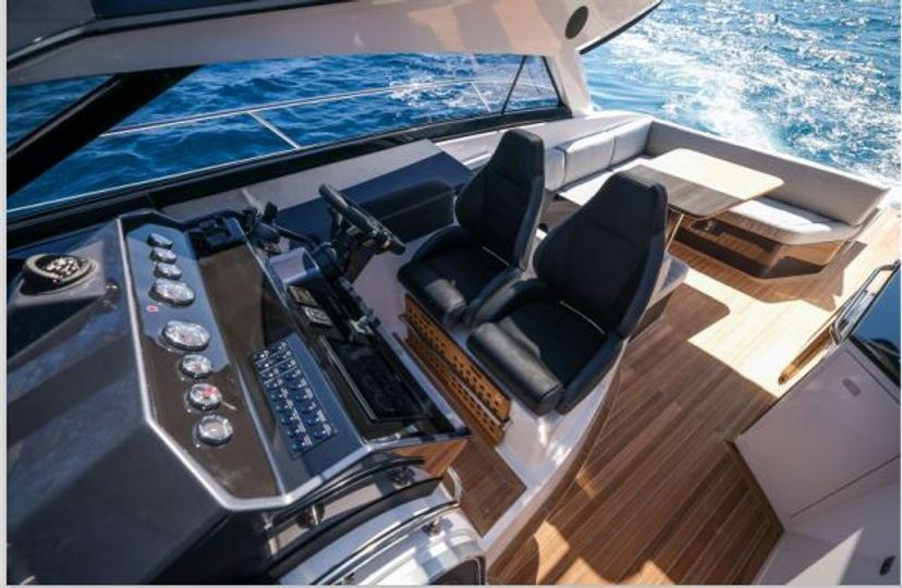 Focus Motor Yachts 44 Premium
