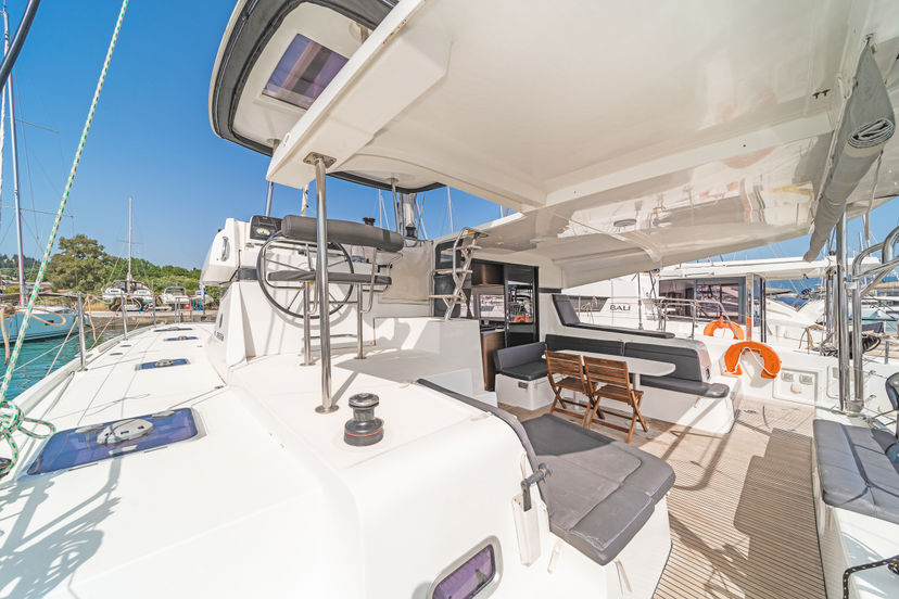 Lagoon 42 Equilibrium