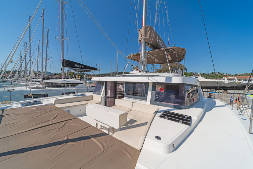 Bali Catamarans 4.8  Laguana