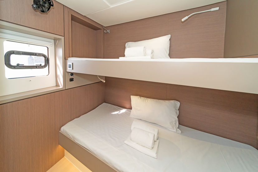 Bali Catamarans 4.8  Laguana