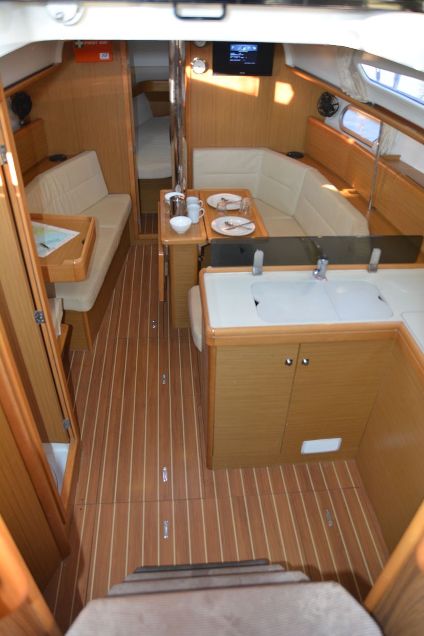Jeanneau 36 Babis 2010  