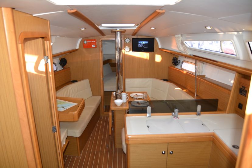 Jeanneau 36 Babis 2010  