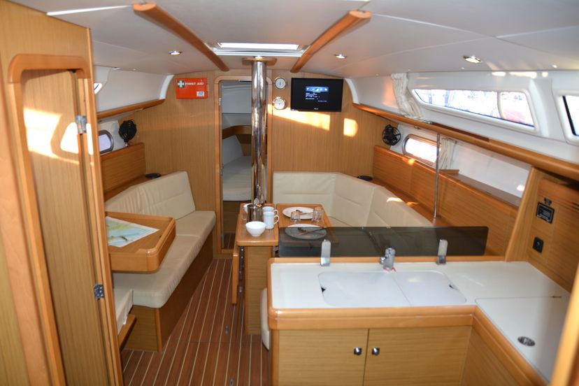 Jeanneau 36 Babis 2010  