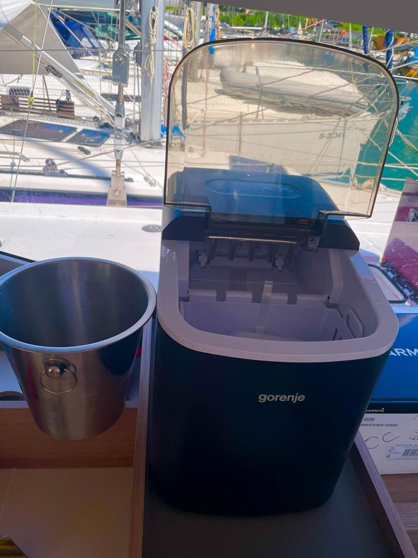 Fountaine Pajot 42 LIVIA AUGUSTA