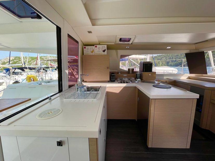Fountaine Pajot 42 FLAVIA AUGUSTA