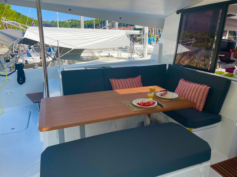 Fountaine Pajot 42 FLAVIA AUGUSTA