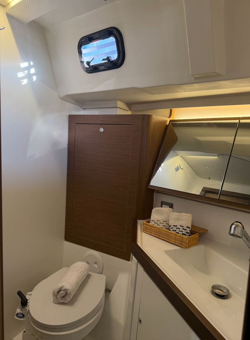 Beneteau OCEANIS 46.1 Athena 5