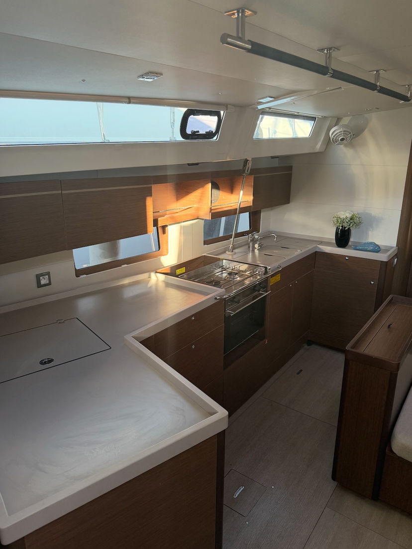 Beneteau OCEANIS 46.1 Athena 5