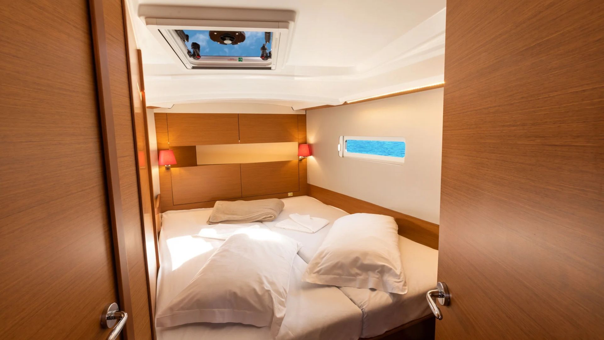 3680021772007771_TETI_Cabin_Stern.jpg