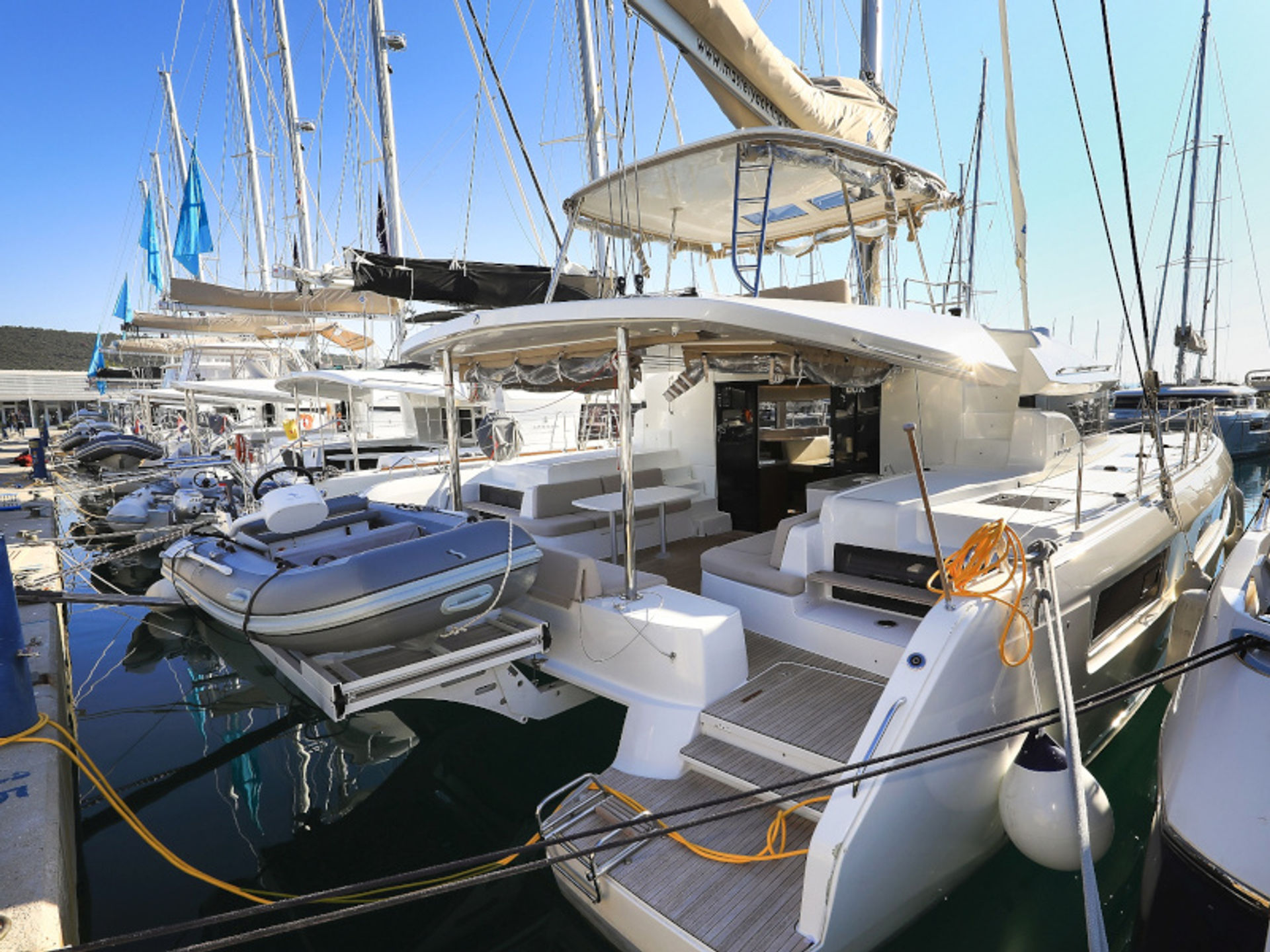 3771954130000101502_Lagoon50LUX_main.jpg
