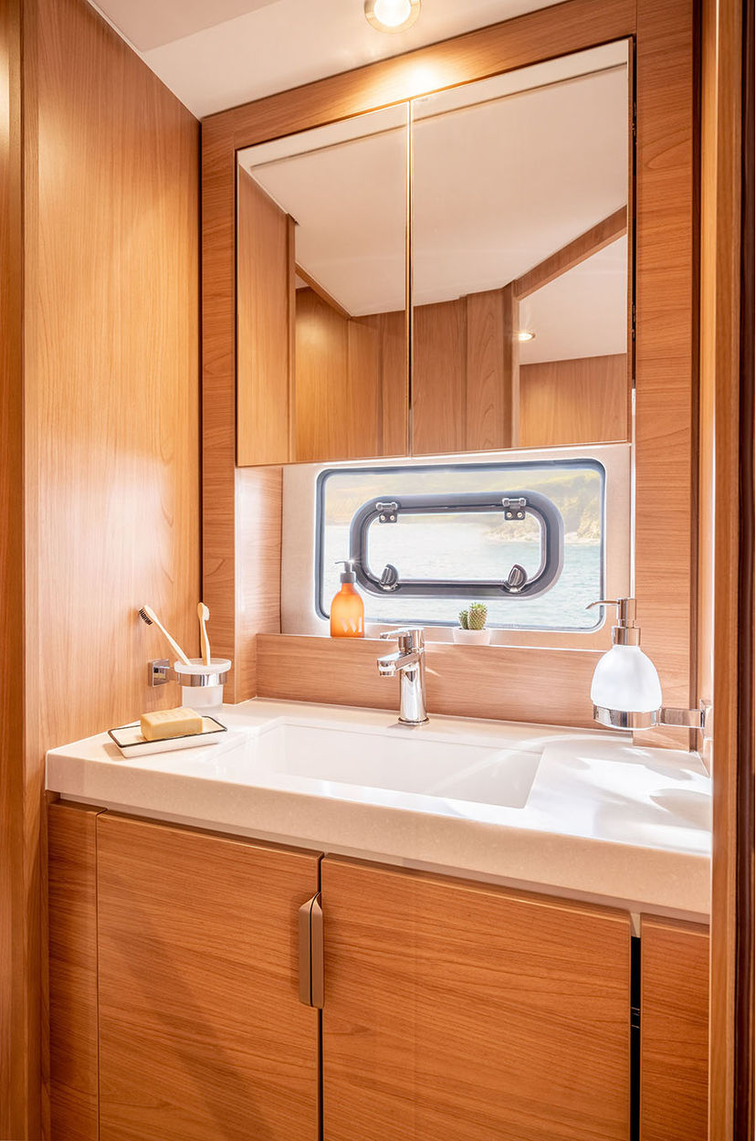 Bali Catamarans 4.8  Luna