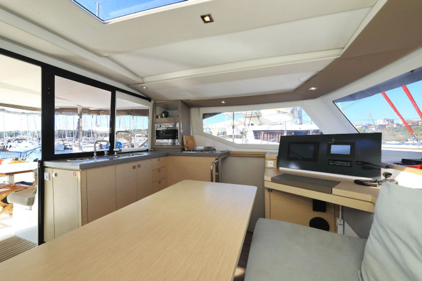 Fountaine Pajot 40 Floreanne