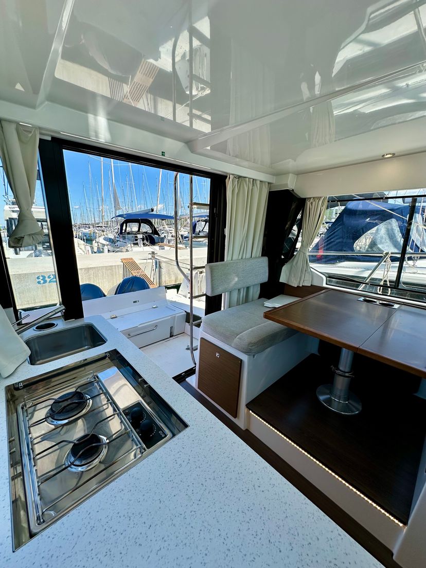 Jeanneau MERRY FISHER 1095 FLY Morska Vila