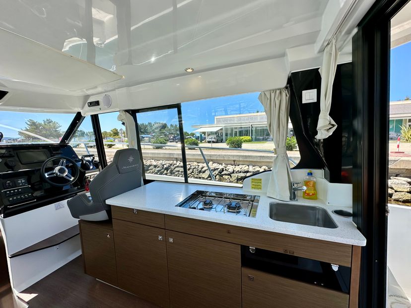 Jeanneau MERRY FISHER 1095 FLY Morska Vila
