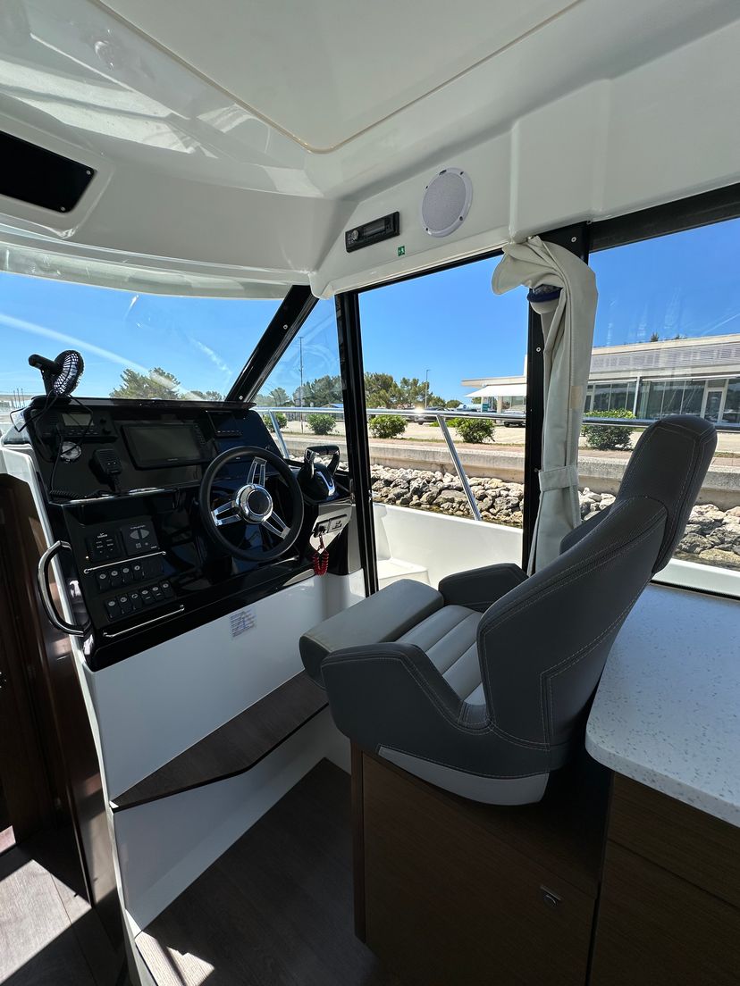 Jeanneau MERRY FISHER 1095 FLY Morska Vila