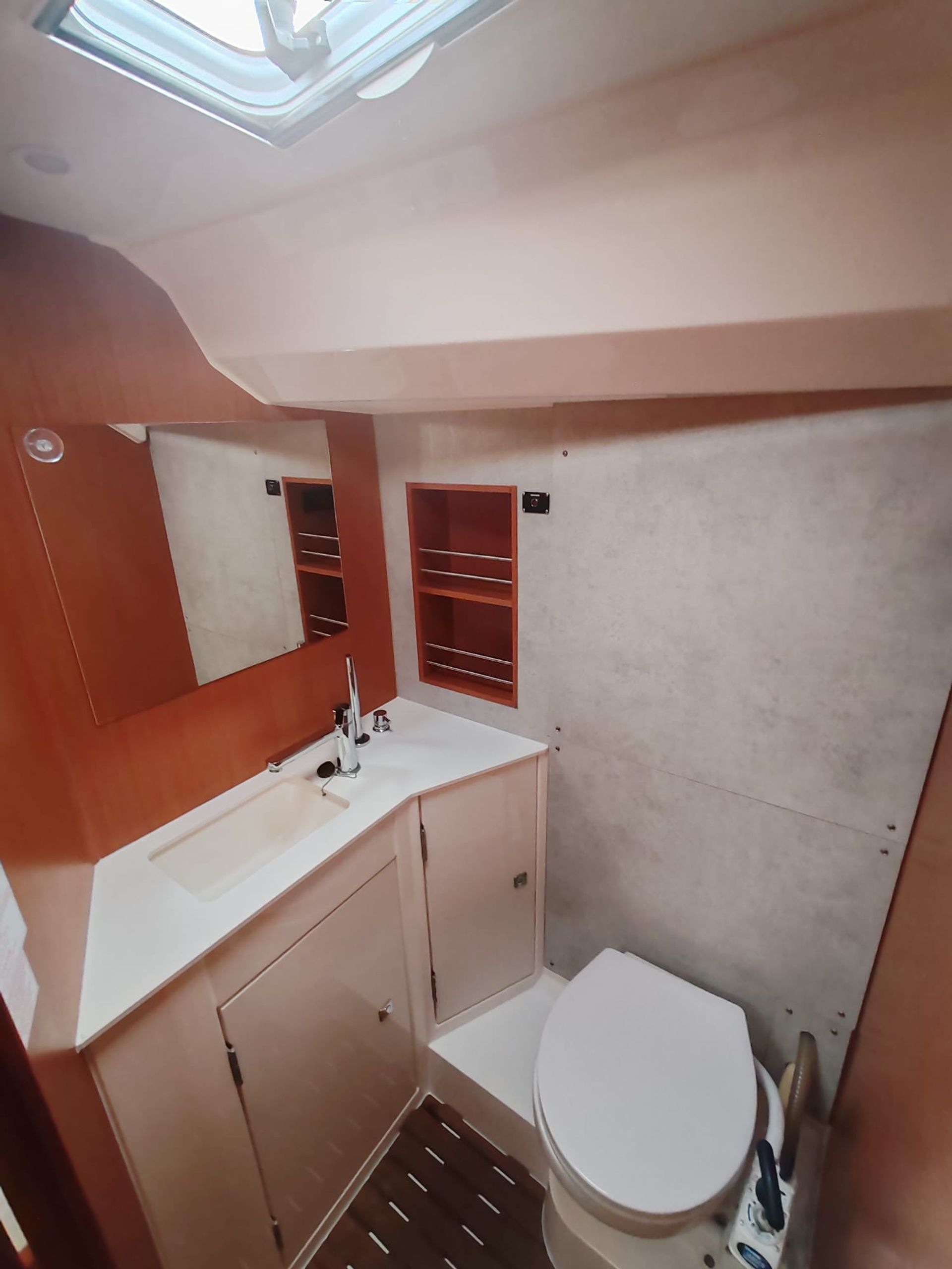 38036671761202111_seaduction_toilet_3.jpg
