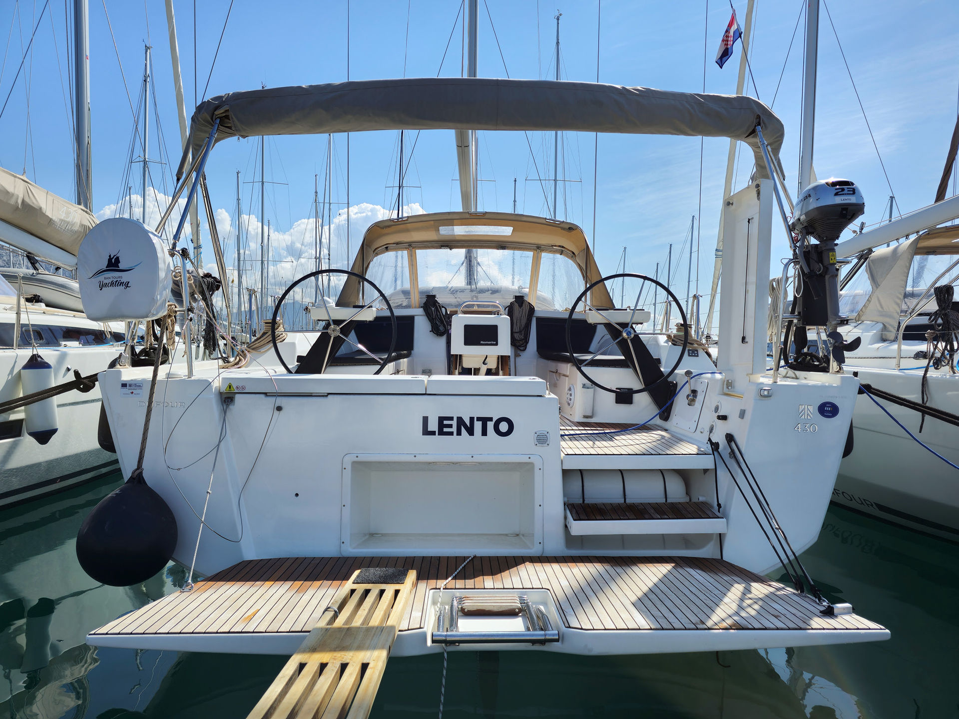 38416601261200512_Dufour_430_Grand_Large_-_Lento03_main_exterior.jpg