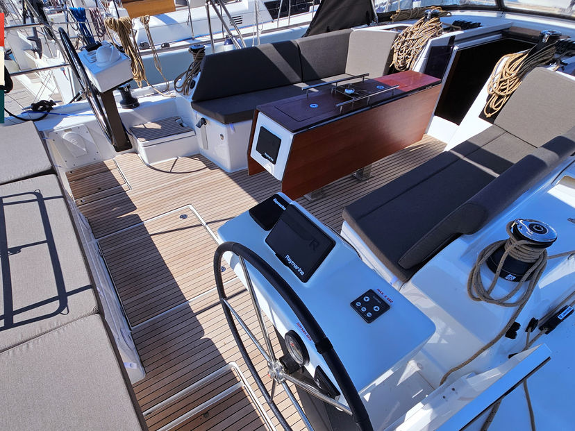 Dufour Yachts 47 Toccata (A/C & gen)