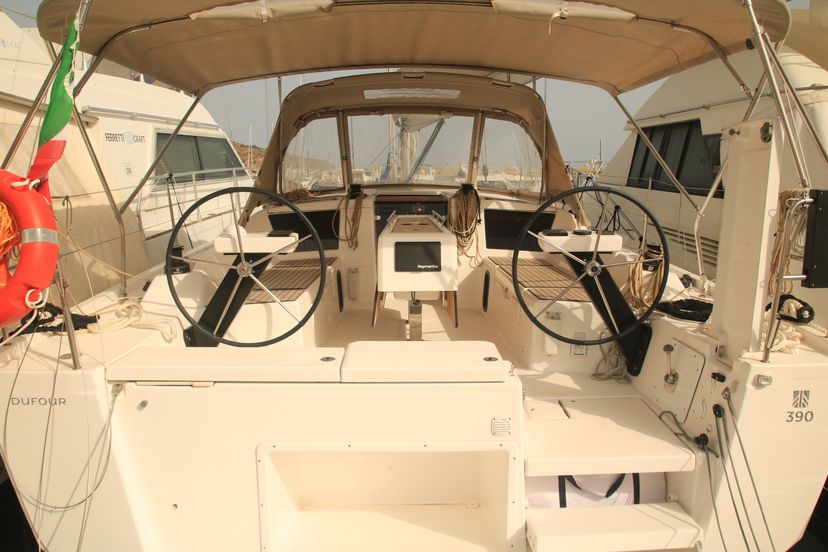 Dufour Yachts GRAND DILI (vers 50hp+Gas Bbq)