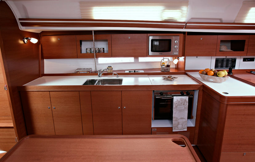 Dufour Yachts GRAND China girl
