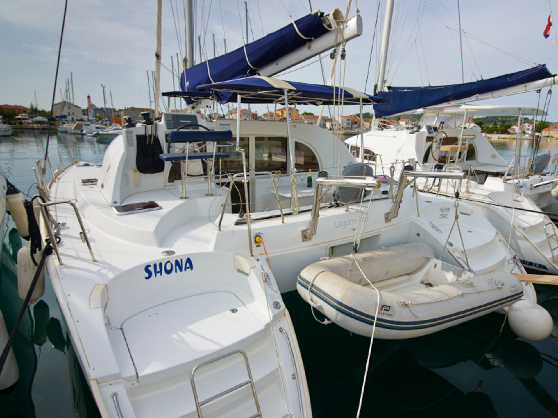 3927229590000100609_Shona_main.jpg