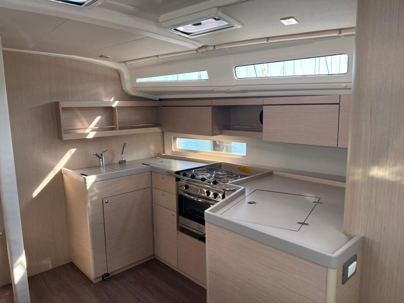 Beneteau 40 Saiph  (Electric Heads, Inverter)