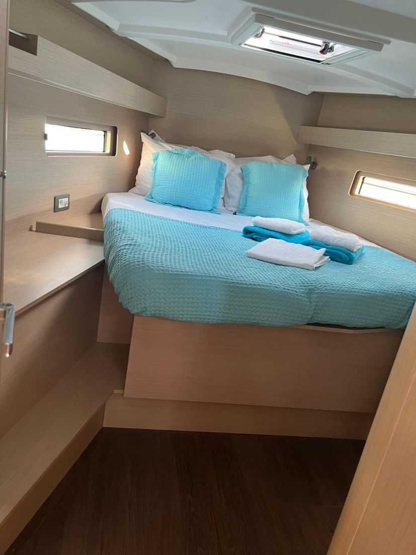Beneteau 40 Saiph  (Electric Heads, Inverter)