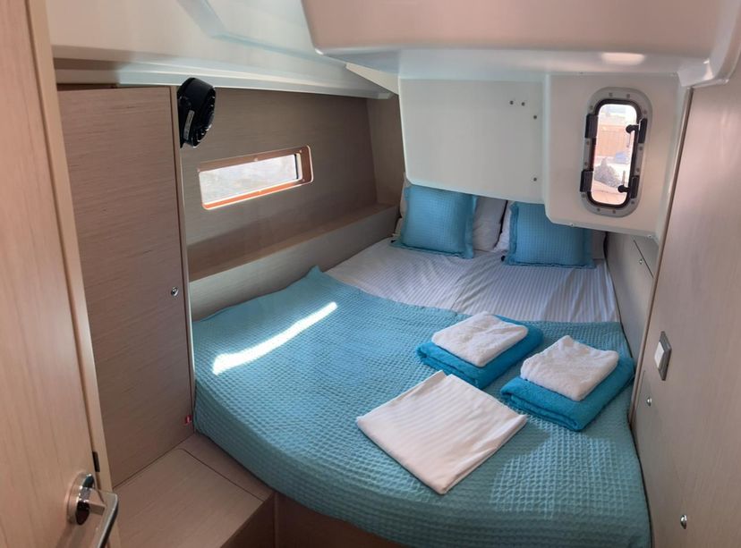 Beneteau 40 Saiph  (Electric Heads, Inverter)
