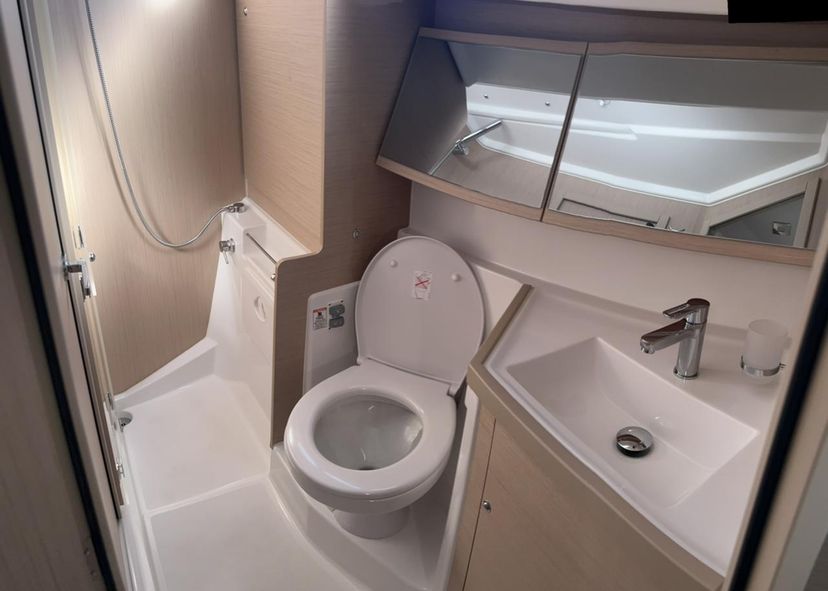 Beneteau 40 Saiph  (Electric Heads, Inverter)