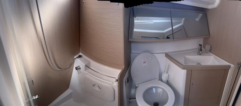 Beneteau 40 Saiph  (Electric Heads, Inverter)