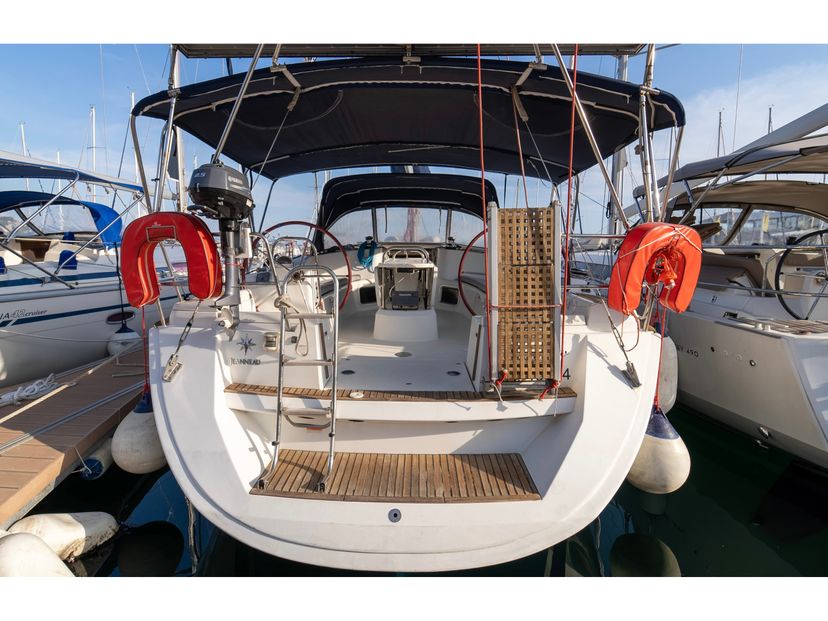 Jeanneau 44 Beethoven ( with Bowthruster ,Solar Panels)