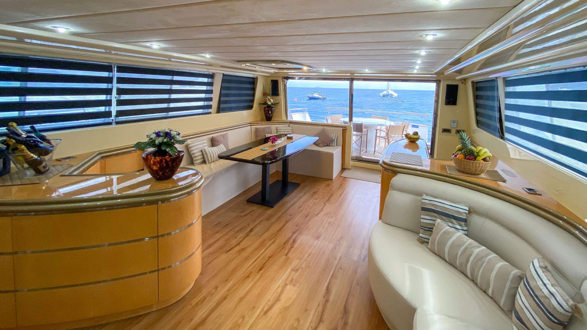 4023141622803831_superphantom-85-eazyblue-4yot-yacht-charter-090-xl.jpg